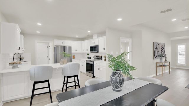 131 Meadow Valley LOOP, Jarrell, TX 76537