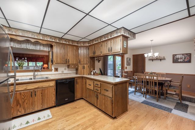 9977 W 93rd Avenue, St. John, IN 46373