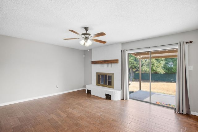 1526 W Bankhead, Weatherford, TX 76086