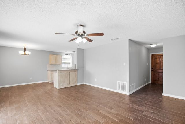 1526 W Bankhead, Weatherford, TX 76086