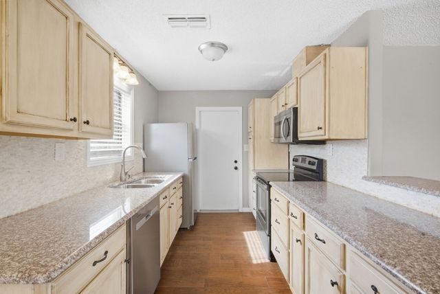 1526 W Bankhead, Weatherford, TX 76086