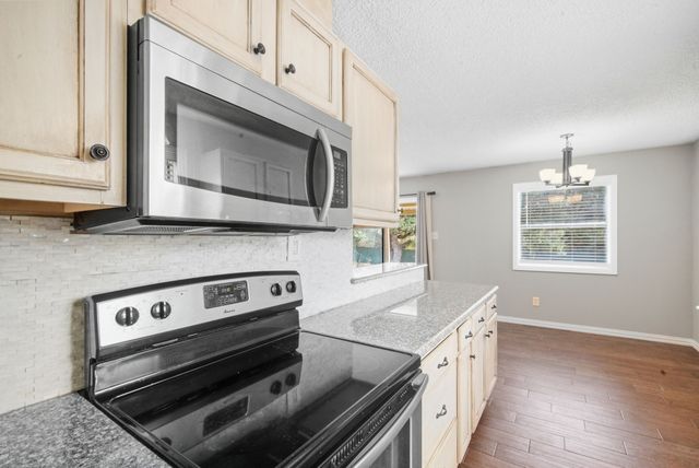1526 W Bankhead, Weatherford, TX 76086