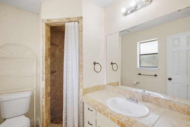 1526 W Bankhead, Weatherford, TX 76086
