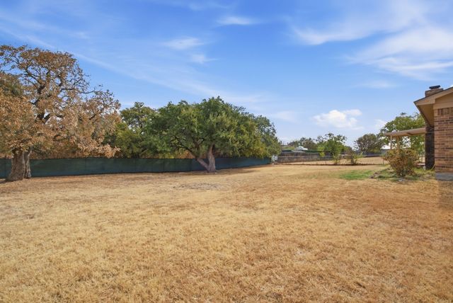 1526 W Bankhead, Weatherford, TX 76086