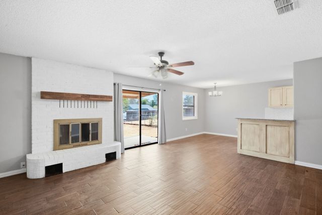 1526 W Bankhead, Weatherford, TX 76086