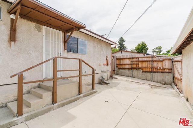 10539 Samoa Avenue, Los Angeles, CA 91042