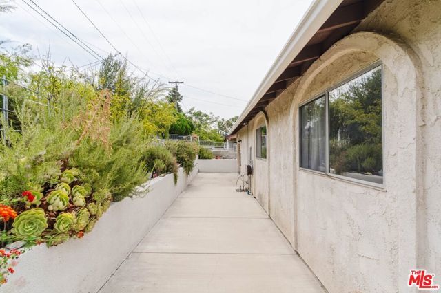 10539 Samoa Avenue, Los Angeles, CA 91042