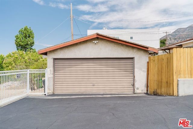 10539 Samoa Avenue, Los Angeles, CA 91042