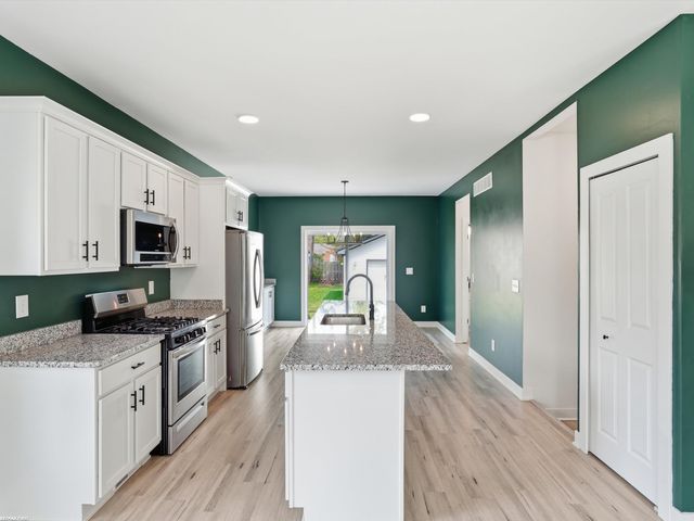 21719 Elizabeth Street, St Clair Shores, MI 48080