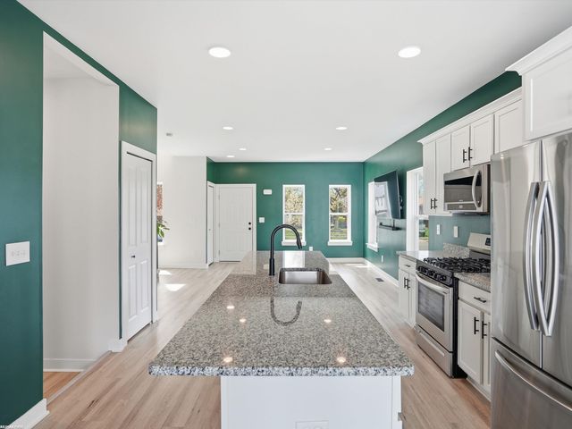 21719 Elizabeth Street, St Clair Shores, MI 48080