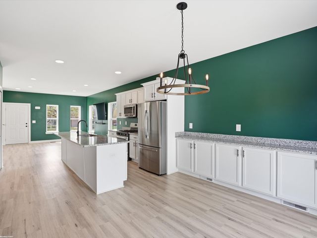 21719 Elizabeth Street, St Clair Shores, MI 48080