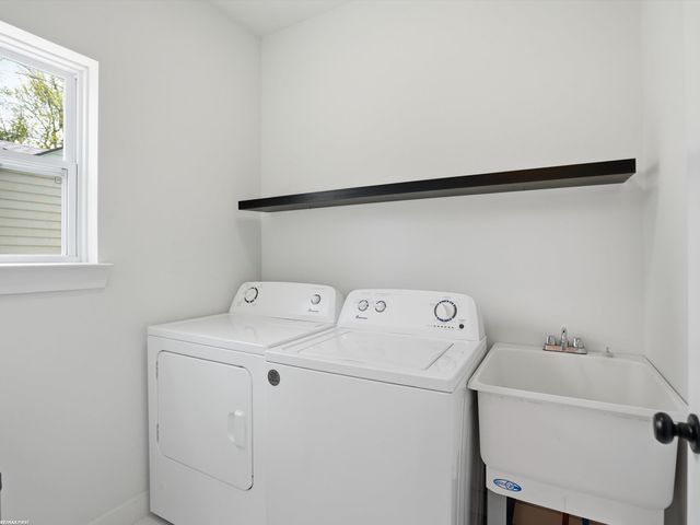 21719 Elizabeth Street, St Clair Shores, MI 48080