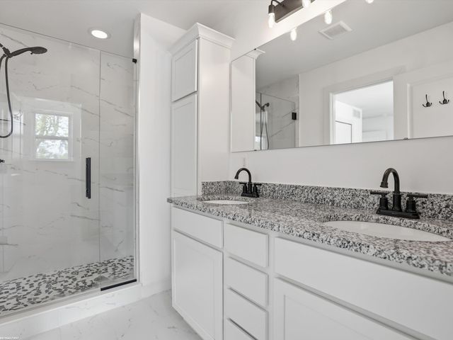 21719 Elizabeth Street, St Clair Shores, MI 48080
