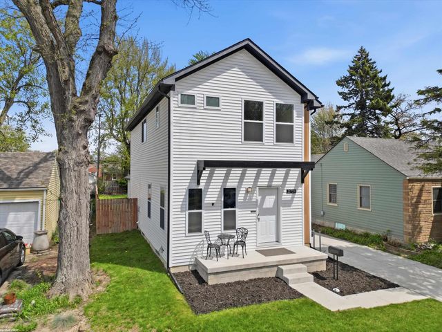 21719 Elizabeth Street, St Clair Shores, MI 48080