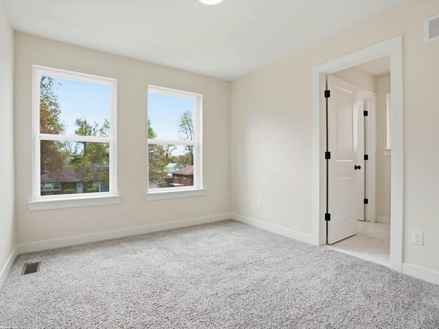 21719 Elizabeth Street, St Clair Shores, MI 48080