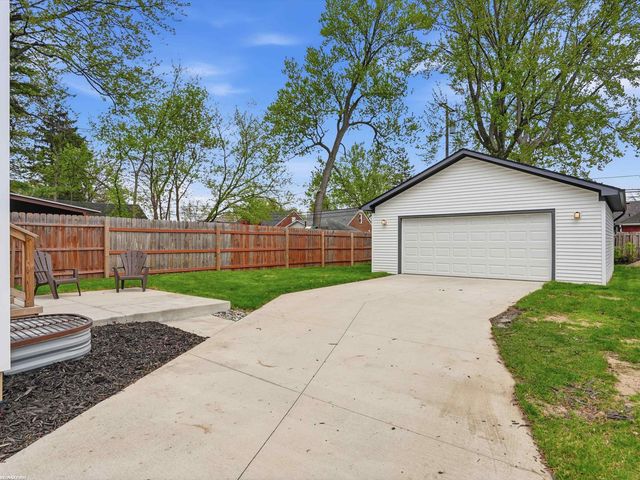 21719 Elizabeth Street, St Clair Shores, MI 48080