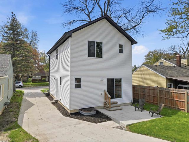 21719 Elizabeth Street, St Clair Shores, MI 48080