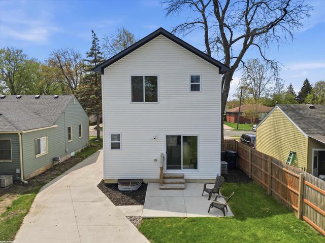 21719 Elizabeth Street, St Clair Shores, MI 48080