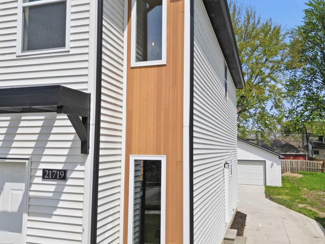 21719 Elizabeth Street, St Clair Shores, MI 48080