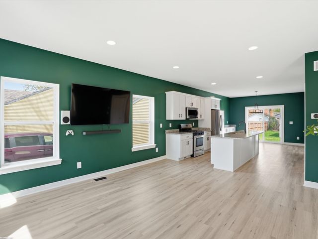 21719 Elizabeth Street, St Clair Shores, MI 48080