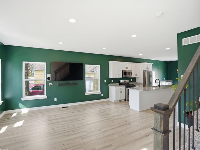 21719 Elizabeth Street, St Clair Shores, MI 48080