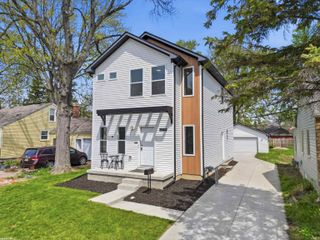 21719 Elizabeth Street, St Clair Shores, MI 48080