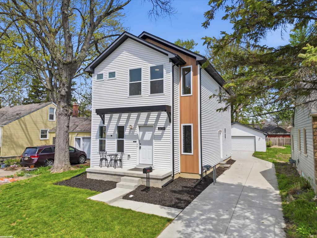 21719 Elizabeth Street, St Clair Shores, MI 48080
