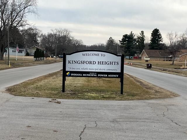 522 Oxford Road, Kingsford Heights, IN 46346