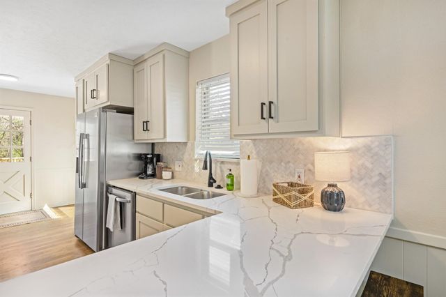 1209 Wildwood Drive, Arlington, TX 76011