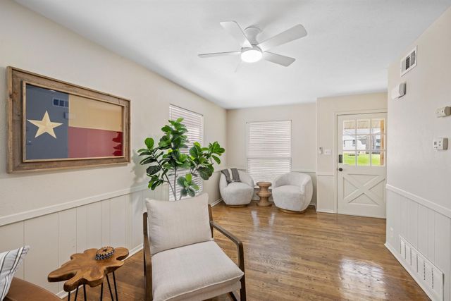 1209 Wildwood Drive, Arlington, TX 76011