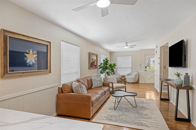 1209 Wildwood Drive, Arlington, TX 76011