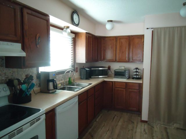 1502 S 16th Avenue S, Fargo, ND 58103