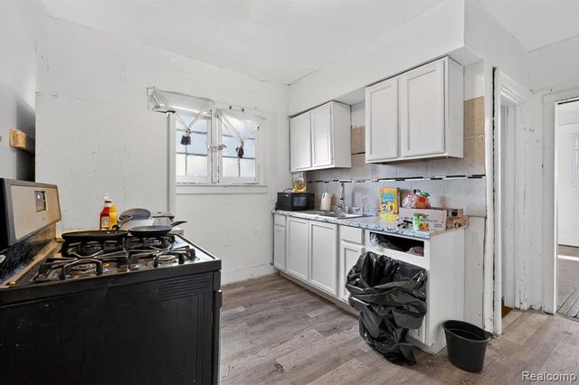 577 Lakewood Street, Detroit, MI 48213