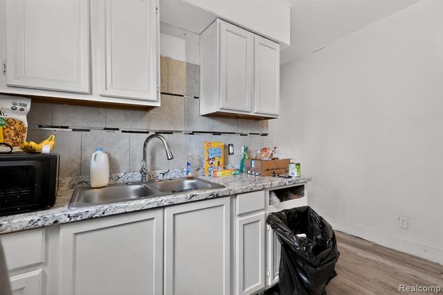 577 Lakewood Street, Detroit, MI 48213