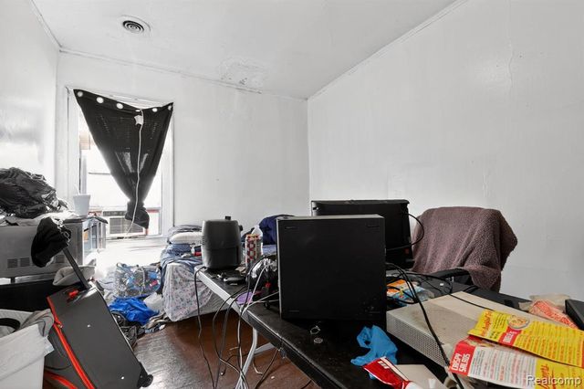 577 Lakewood Street, Detroit, MI 48213