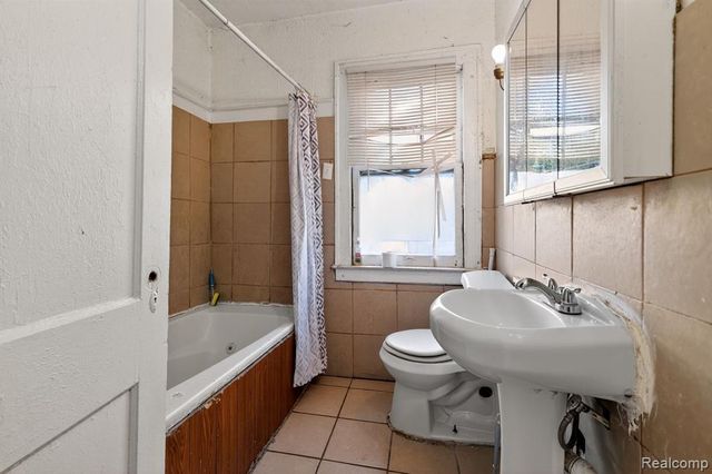 577 Lakewood Street, Detroit, MI 48213