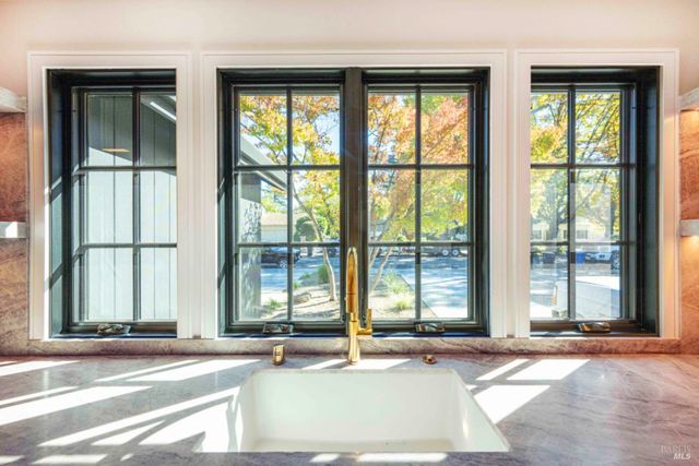 851 Second St E, Sonoma, CA 95476