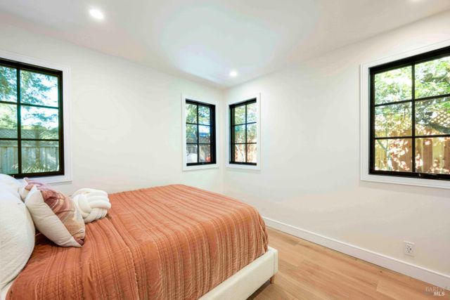 851 Second St E, Sonoma, CA 95476