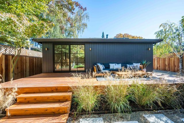 851 Second St E, Sonoma, CA 95476