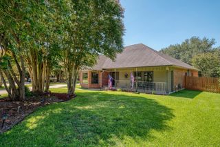 170 Oak Creek CIR, Luling, TX 78648