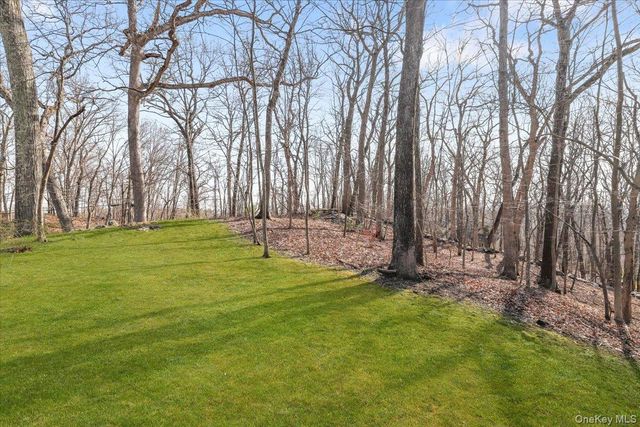 115 Lily Pond Lane, Katonah, NY 10536