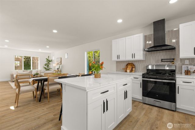 917 N Lawrence Street, Tacoma, WA 98406