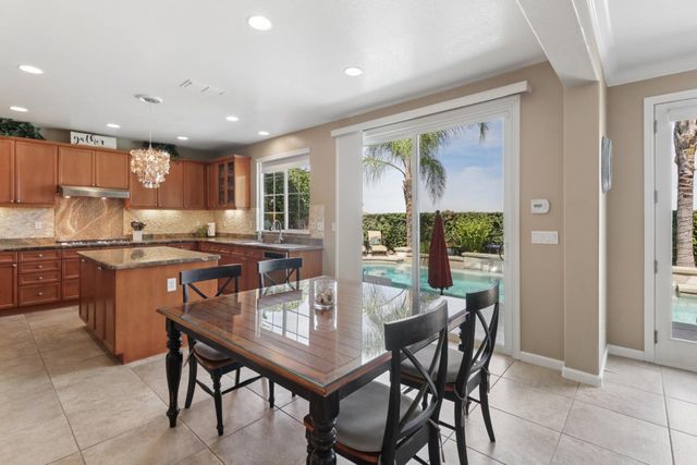 2053 Camp Whitney Cir, Rocklin, CA 95765