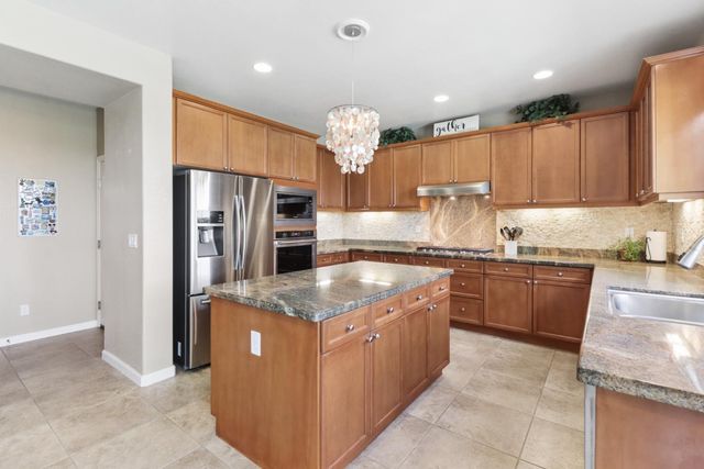 2053 Camp Whitney Cir, Rocklin, CA 95765