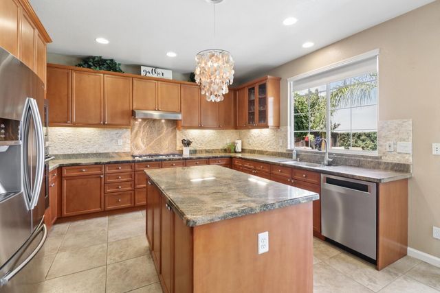 2053 Camp Whitney Cir, Rocklin, CA 95765