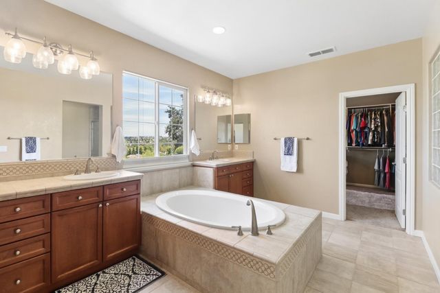 2053 Camp Whitney Cir, Rocklin, CA 95765