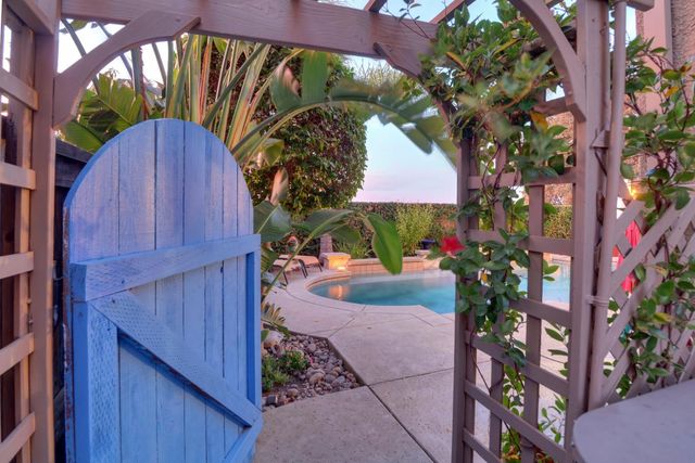 2053 Camp Whitney Cir, Rocklin, CA 95765