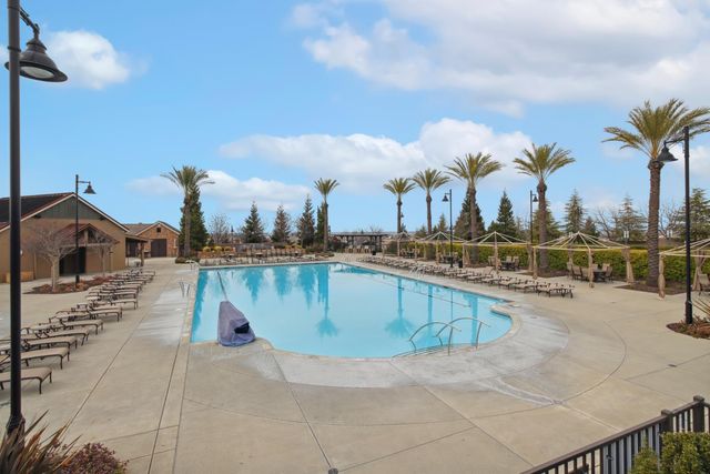 2053 Camp Whitney Cir, Rocklin, CA 95765