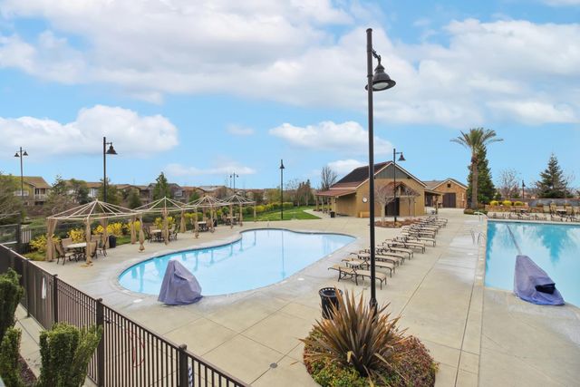 2053 Camp Whitney Cir, Rocklin, CA 95765