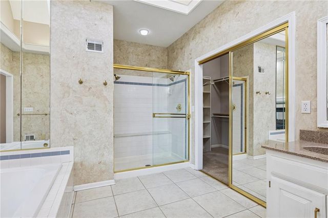 5633 Oakview Street, Shawnee, KS 66216